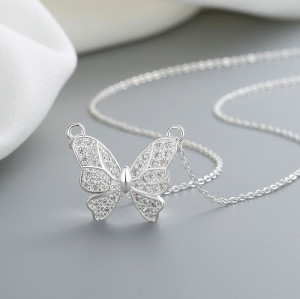 Venta directa del fabricante de collares de cadena de mariposa con circonita cúbica AAA