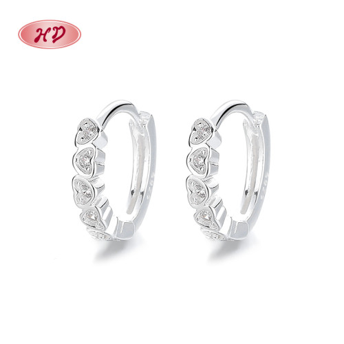 Pendientes Huggies de corazón | Joyería de plata 925 con circonitas blancas AAA al por mayor para mujeres