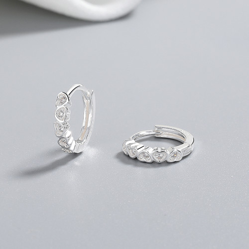 Pendientes Huggies de corazón | Joyería de plata 925 con circonitas blancas AAA al por mayor para mujeres