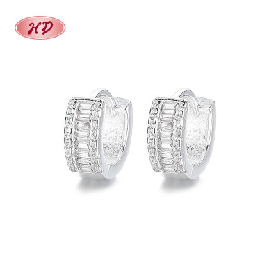 Pendientes Huggies al por mayor | Joyería de plata 925 con incrustaciones de circonita blanca de estilo de línea simple al por mayor para mujeres