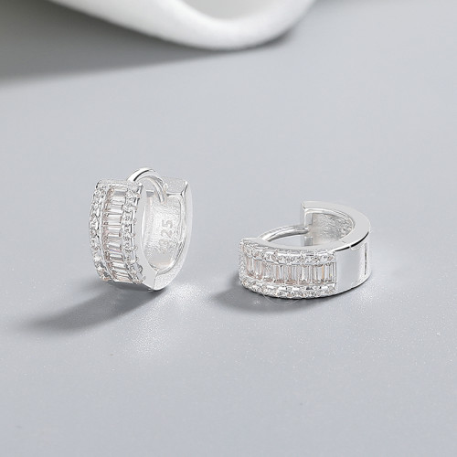 Pendientes Huggies al por mayor | Joyería de plata 925 con incrustaciones de circonita blanca de estilo de línea simple al por mayor para mujeres