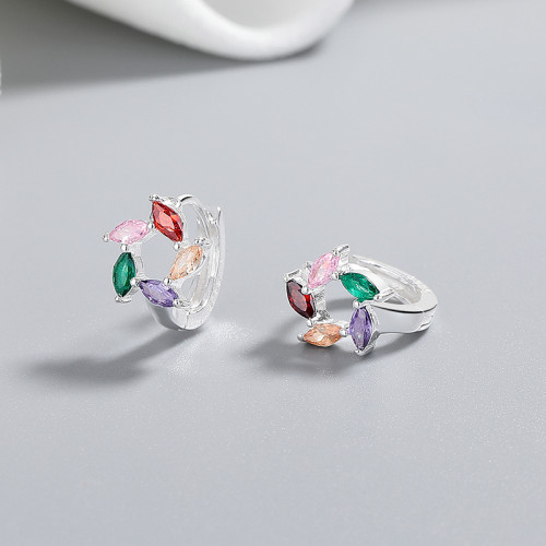 Pendientes Huggie de plata de ley 925 al por mayor en China | Diseño floral de circonitas de colores para mujer