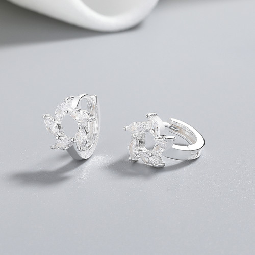 Pendientes de plata 925 al por mayor de China | Pendientes Huggie con flor de circonita blanca para mujer