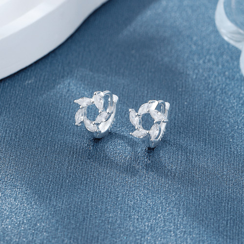 Pendientes de plata 925 al por mayor de China | Pendientes Huggie con flor de circonita blanca para mujer