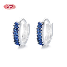 Pendientes de plata de ley con circonitas cúbicas al por mayor | Pendientes Huggie con diseño geométrico de bloques azules para mujer