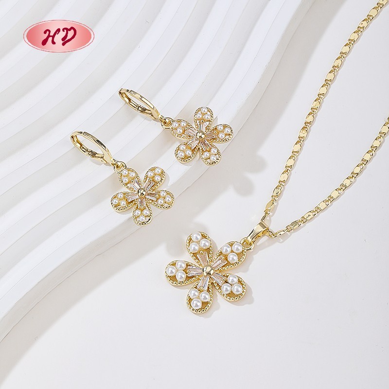 Dainty Shinning Flower Jewlry Set