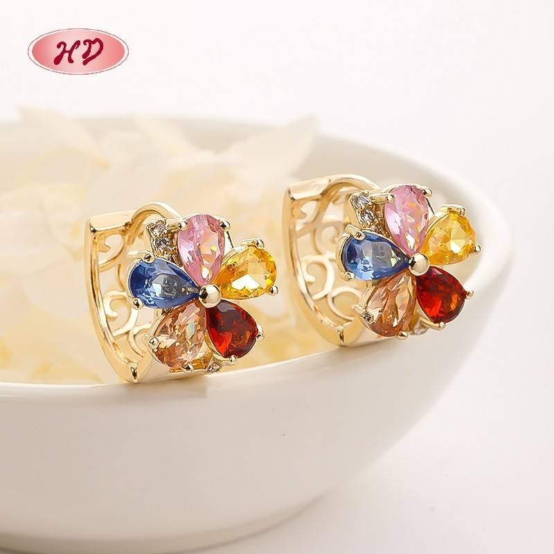 Lovely Sparkling Flower Huggie Earring