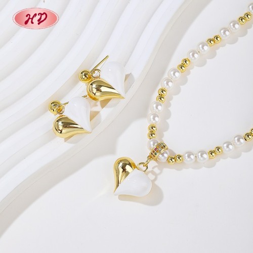 Chic 18k Gold - Plated Heart & Pearl Jewelry Set | Wholesale Trendy Fashion Find