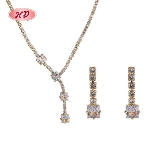 Conjunto de joyas con circonitas cerezas y baño de oro de 18 quilates | Selección de moda al por mayor