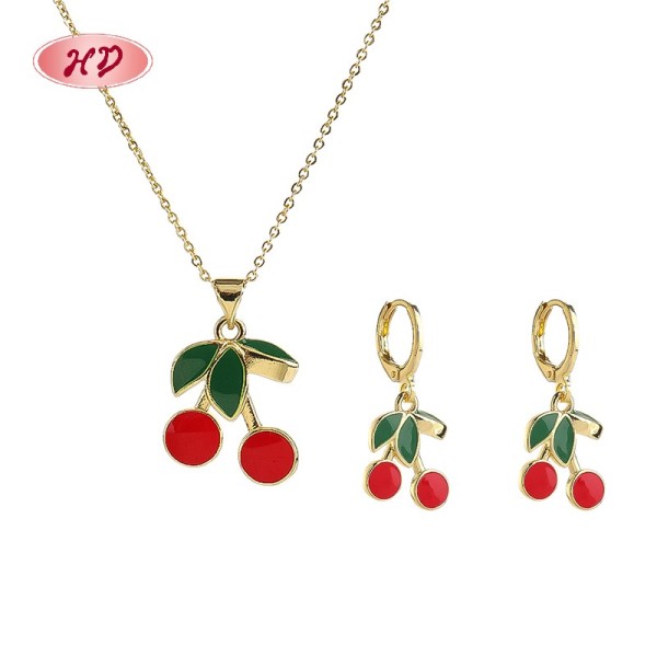 Conjunto de joyas con circonitas cerezas y baño de oro de 18 quilates | Selección de moda al por mayor