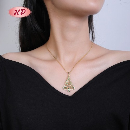 Collar con árbol de Navidad chapado en oro de 18 quilates | joyería festiva y elegante