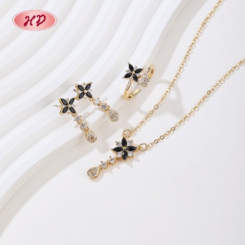 Conjunto de joyas de mariposa en oro de 18 quilates | Pendientes, anillo y collar | Joyería para mujer al por mayor