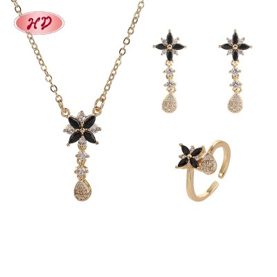 Conjunto de joyas de mariposa en oro de 18 quilates | Pendientes, anillo y collar | Joyería para mujer al por mayor