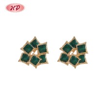 Elegantes aretes geométricos chapados en oro de 18 quilates con diseño de hojas a granel para deportistas