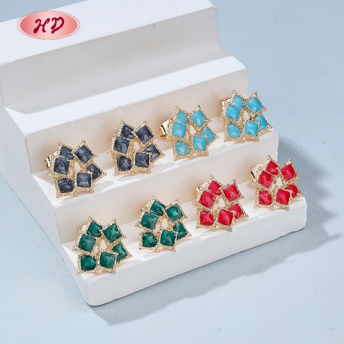 Elegantes aretes geométricos chapados en oro de 18 quilates con diseño de hojas a granel para deportistas