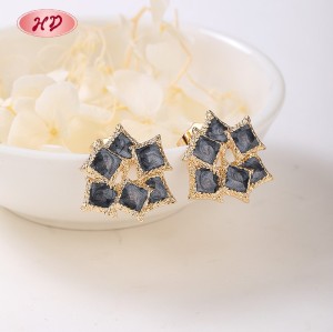 Vintage-Inspired 18K Gold-plated Leaf Earrings | Women's Stud Earring for Gift and Party in Bulk with Brass Alloy