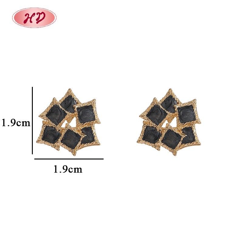 Elegantes aretes geométricos chapados en oro de 18 quilates con diseño de hojas a granel para deportistas
