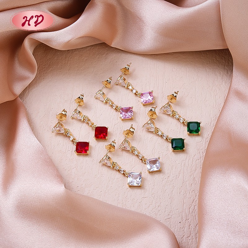 Boucles D'Oreilles Puces Carrées Roses Élégantes Plaquées Or 18 Carats Pour Femme