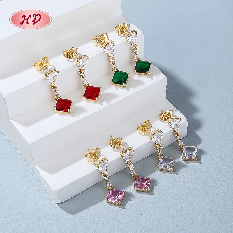 Elegantes Aretes Cuadrados De Circonita Rosa Chapados En Oro De 18 Quilates Para Mujer