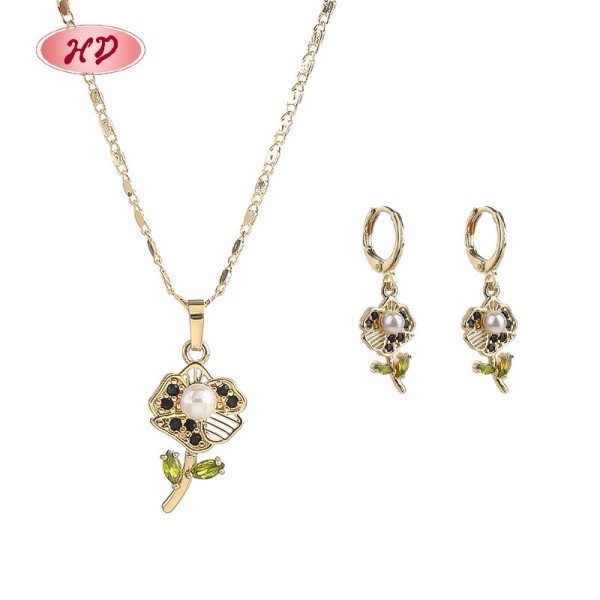 Schmuckset mit Perlen und Blumen, 18 Karat vergoldet | Romantische Blumenkette & Ohrringe | Geschenk zum Valentinstag