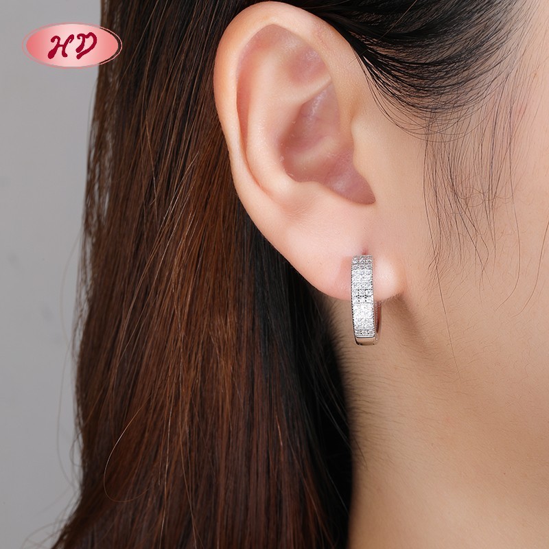 Selecting and Caring for Your Cubic Zirconia Jewelry: A Guide from Your Hengdian Jewelry Wholesale Supplier