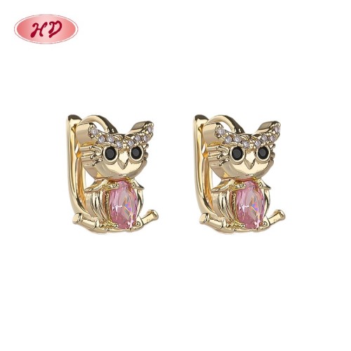 Pendientes Huggie con gato chapados en oro de 18 quilates | Pendientes de latón con circonita para mujer