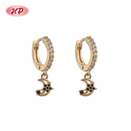 Pendientes Huggie Star Moon chapados en oro de 18 quilates de Hengdian Jewelry | Aleación de cobre con circonita cúbica