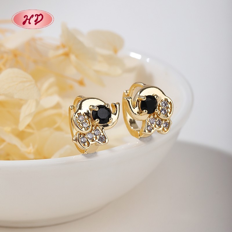 Pendientes originales con elefante chapados en oro de 18 quilates