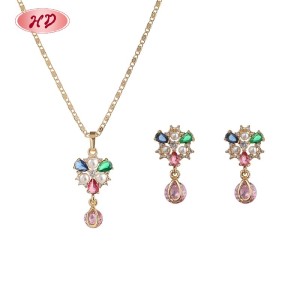 Collar y pendientes florales chapados en oro de 18 quilates | Conjunto de joyas de aleación de cobre con circonitas