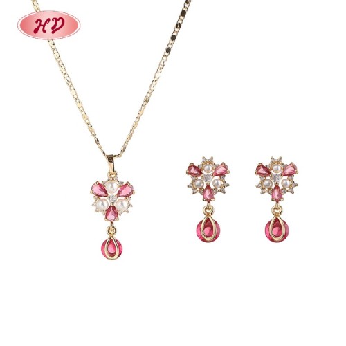 Collar y pendientes florales chapados en oro de 18 quilates | Conjunto de joyas de aleación de cobre con circonitas