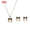 Conjunto de collar y pendientes de aleación de cobre con circonitas en forma de lazo | Joyería clásica para uso diario