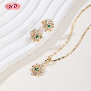 18K Gold Plated Copper Alloy Four Leaf Clover Zircon Necklace Earring | Jewelry Set Bulk Supply for Women | Casual Wear