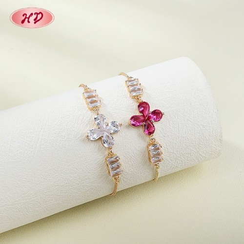 Pulsera de latón chapada en oro de 18 quilates con diseño de trébol | Piedra de circonita cúbica AAA | Rosa y transparente para uso diario | Joyería ideal para regalar en bodas