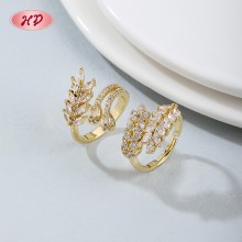 Anillo de latón chapado en oro de 18 quilates con diseño de hoja de trigo | Anillo abierto ajustable con circonitas cúbicas AAA transparentes | Ropa formal e informal para mujer de HD