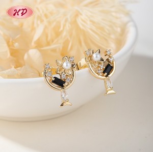 Wholesale 18K Gold Plated Flower Moon Huggie Hoop Earrings with Black CZ Stone Accents | Hengdian Jewelry