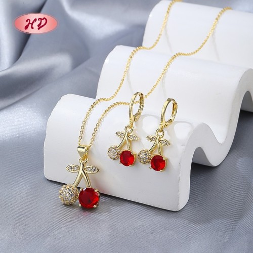 Pretty Kirsche Zirkon 18 Karat Gold - Beschichtet Messing SchmuckSet | Großhandel Damen OhrRing Halskette for parties and Täglich
