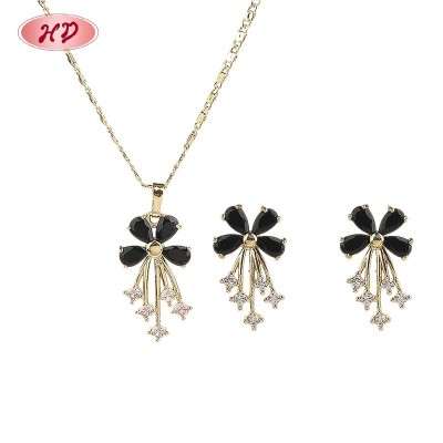 Großhandel 18 Karat Gold Blume OhrRinge & Halskette Set with Black Zirkon | Damen SchmuckSet for Jubiläum and Büro Use
