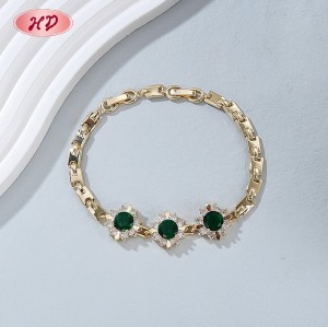 Frisches Grünes CZ Blumen Charm-Armband | 18K Vergoldetes Messing Großhandel