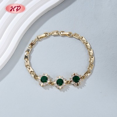 Brazalete Encanto Floral CZ Verde | Latón Bañado Oro 18K Mayorista