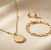 Joyería de latón chapado en oro — La guía completa de calidad y durabilidad