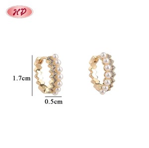 Aretes Huggie Geométricos de CZ Transparente y Perla | Anillos Ondulados Chapados en Oro 18K al por Mayor