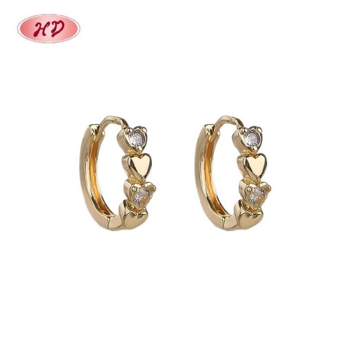 Aretes Huggie con Corazón y Piedra Alternados | Diseño Exclusivo Hengdian Oro 18K