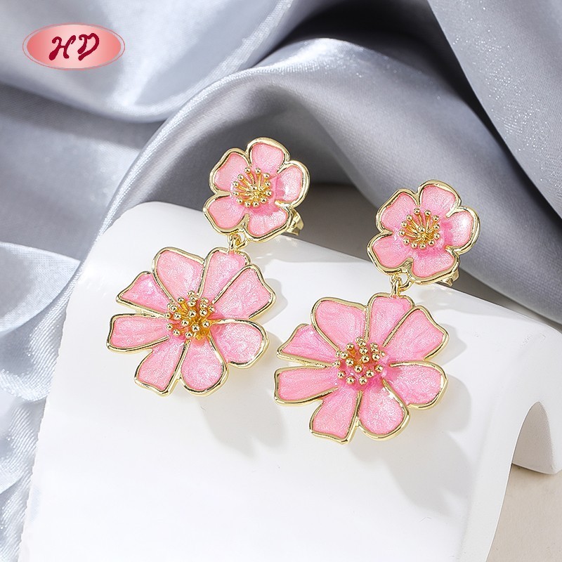 Aretes Colgantes de Flor con Esmalte Rosa al por Mayor para Regalos de Boda | Joyería Romántica del Fabricante
