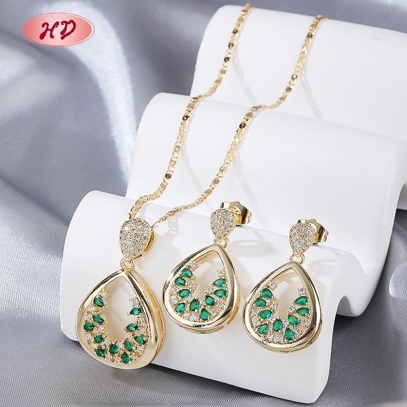 Parure géométrique en goutte avec zircones multicolores plaquée or 18K