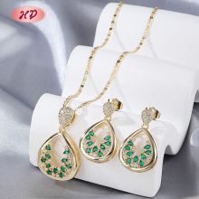 Custom Geometrisches Schmuck-Set Mehrfarben-Zirkonia Tränenform 18K-Goldbeschichtet Messing OEM-Hersteller