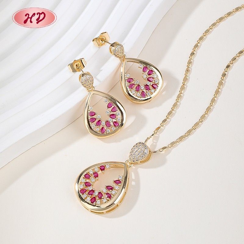Parure géométrique en goutte avec zircones roses plaquée or 18K