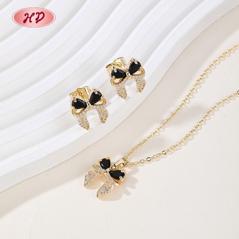 Parure de bijoux nœud papillon avec zircones noires plaquée or 18K