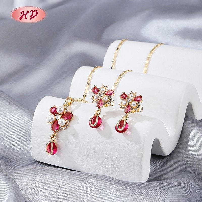 Religiöses Kreuz-Schmuckset mit bunten Zirkonia-Steinen und Perlen, 18K vergoldet