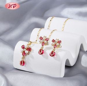 Juego de Joyería Religiosa de Cruz con CZ y Perlas | Latón Oro 18K al por Mayor
