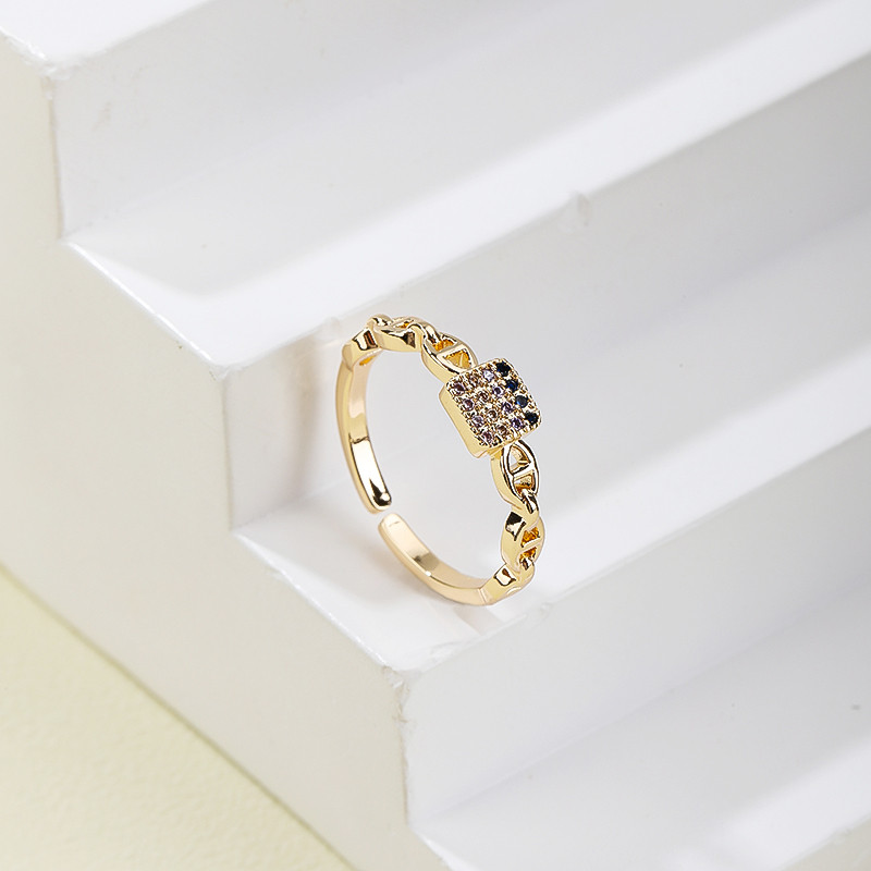 Side profile of wholesale CZ ring showing band finish
